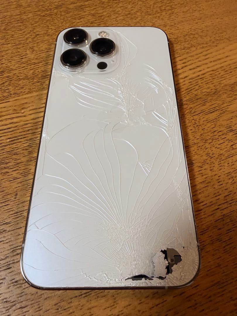 iPhone 13 Pro シルバー 背面ひび割れ　128GB