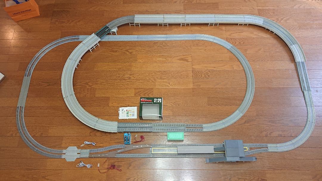 KATO製品 複線レイアウト(立体交差・橋上駅舎)