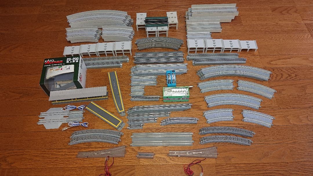 KATO製品 複線レイアウト(立体交差・橋上駅舎)