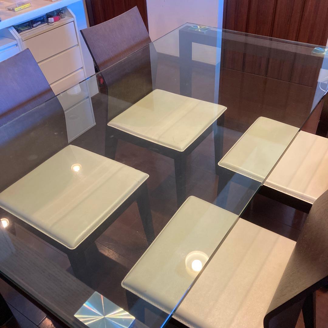 a-flat ガラス製ダイニングテーブル セット　4人用《モダン／オシャレ》