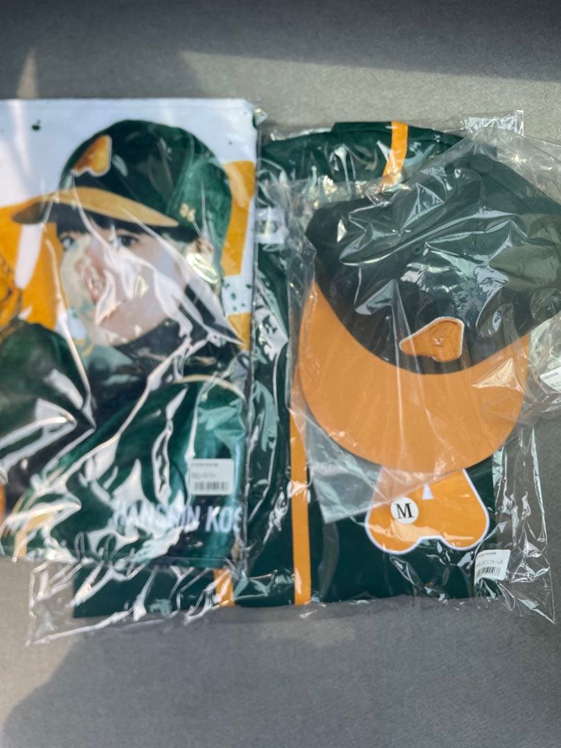 あいみょん　サーチライト　ユニフォームMサイズ　タオル　キャップセット