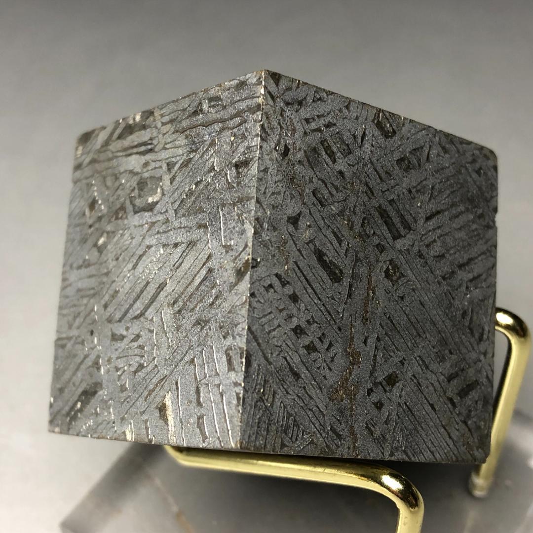 ノアエルアルタイ隕石　メテオライト 立方体　 鉄隕石　美品　重さ342ｇ