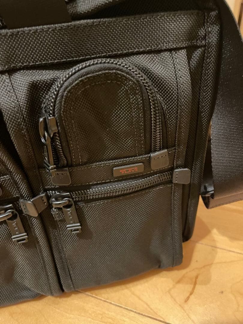 ら*ア様 TUMI ビジネスバッグ ブラック 多ポケット