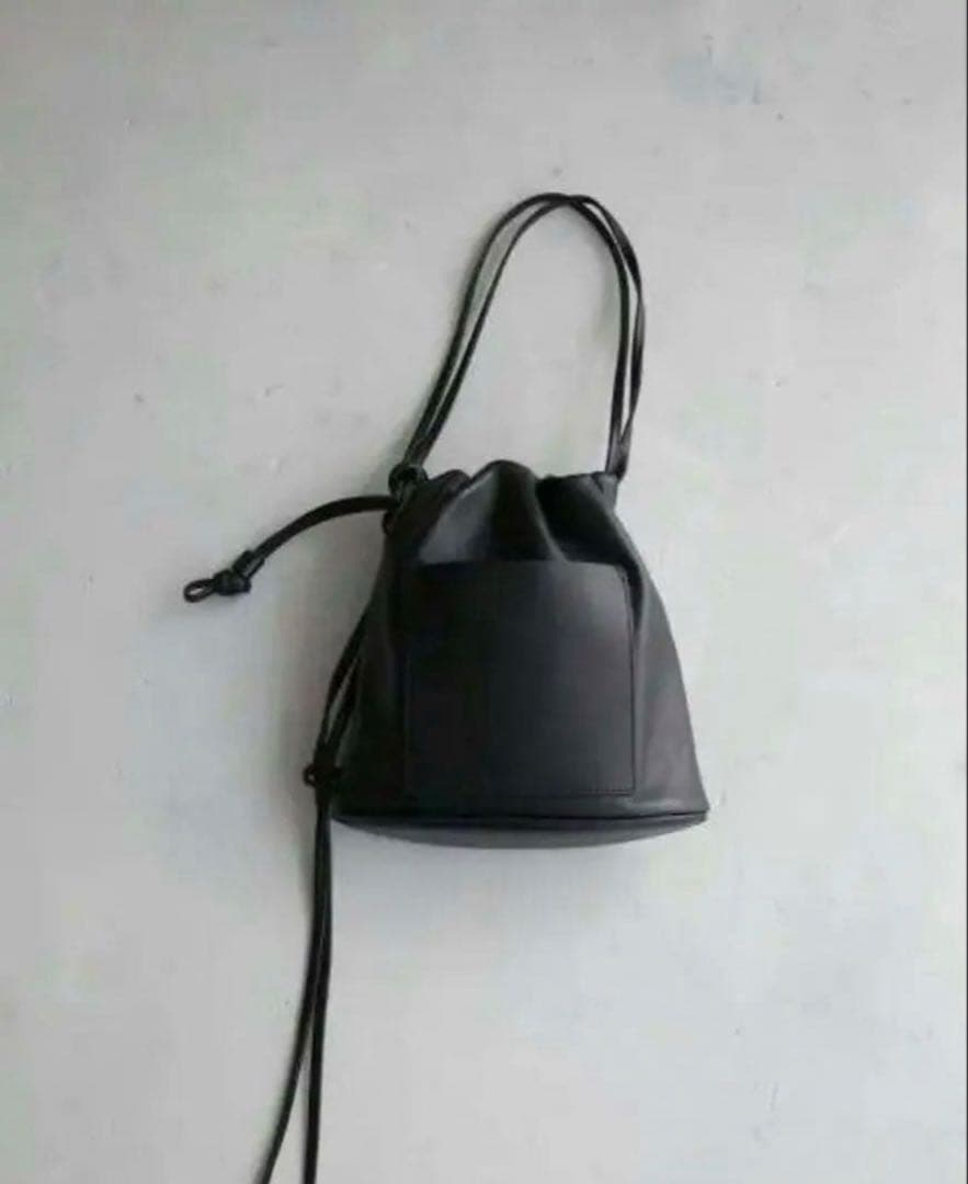 LA PEAU DE GEM レザー 巾着型ショルダーバッDRAWSTING