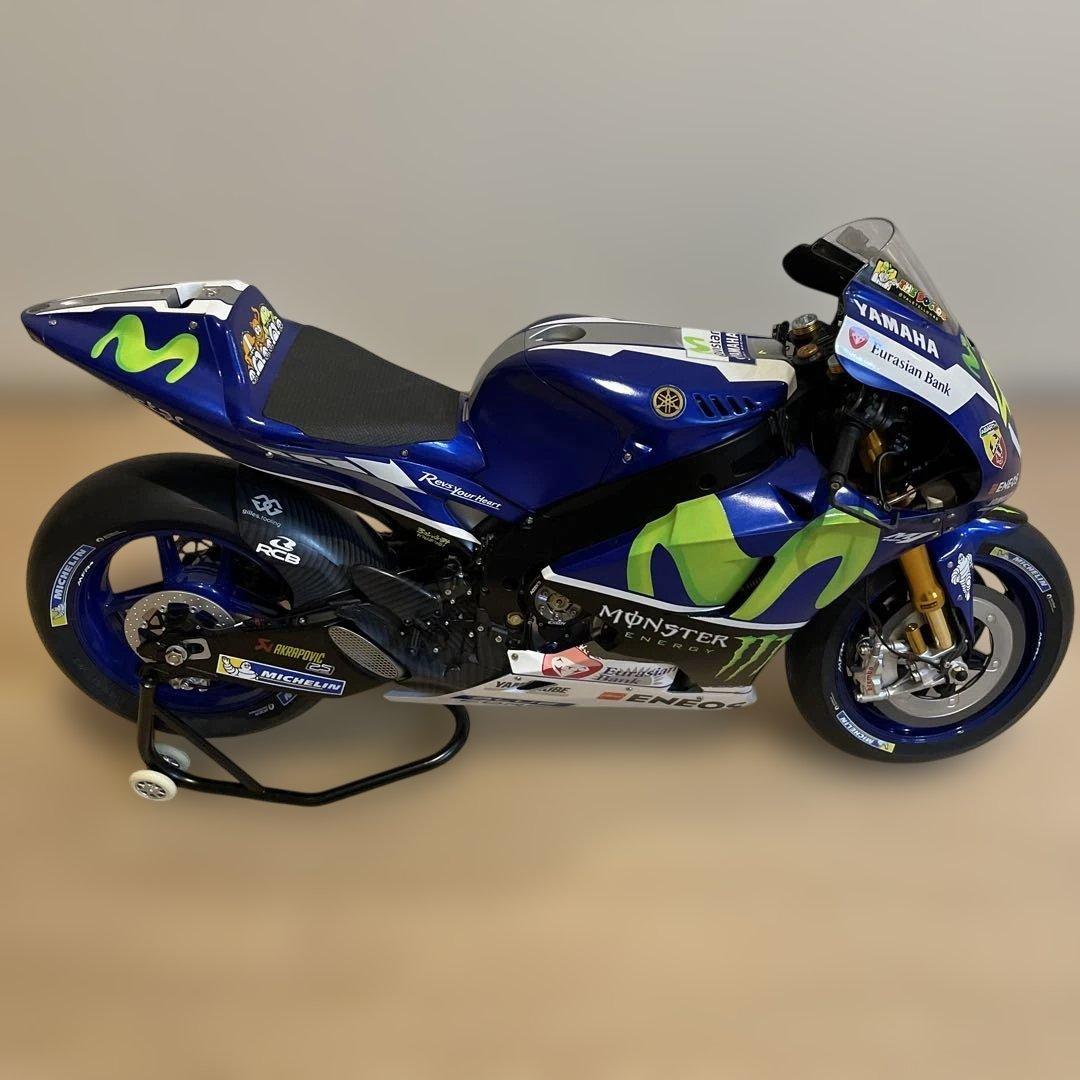 ディアゴスティーニ　YAMAHAYZR-M1 1/4 バレンティーノロッシ完成品