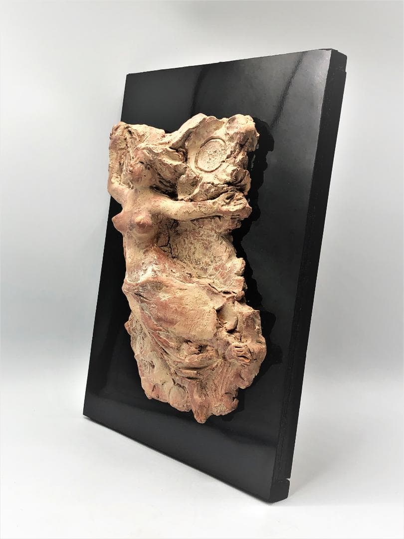 【 川田清 作「雲と遊ぶエリナ」】　昭和47年（1972）　テラコッタ