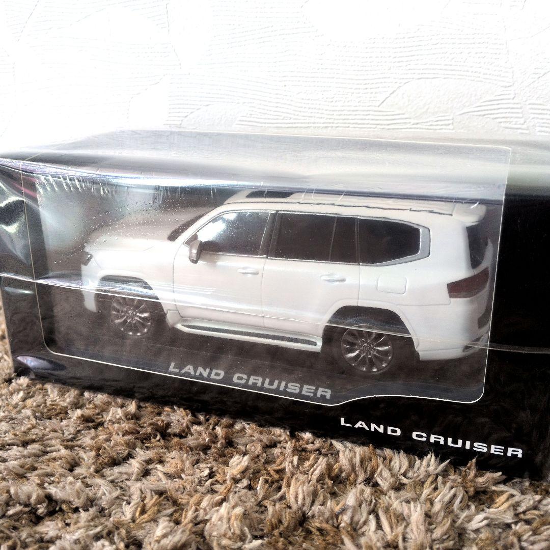 ランドクルーザー300 ミニカー1/30 外装フィルム付き完全未開封