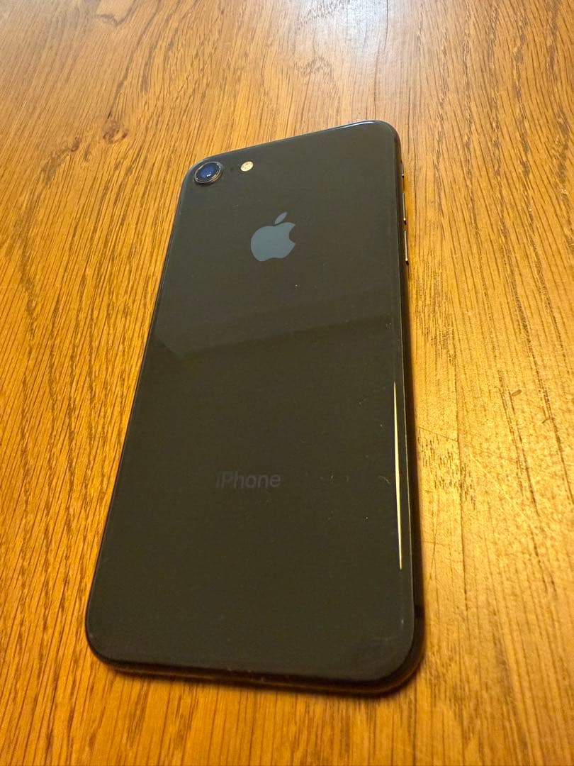 Apple iPhone 8 スペースグレー 64gb