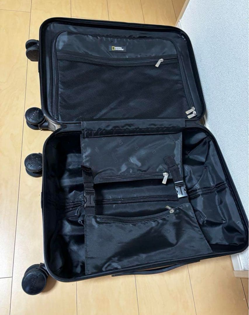 NATIONAL GEOGRAPHIC キャリーケース シルバー