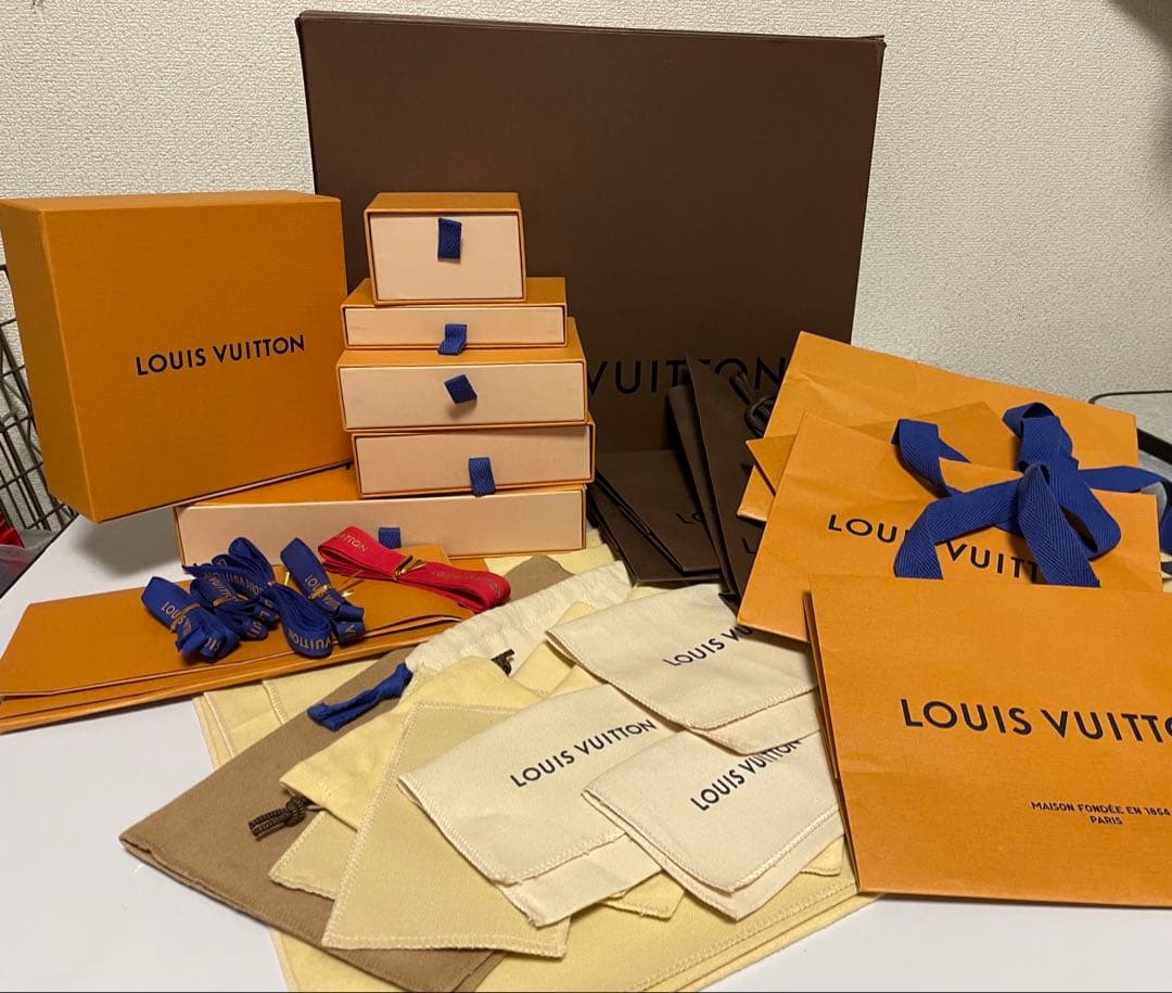 ヴィトン　LOUIS VUITTON 箱　ショッパー　袋　ラッピング