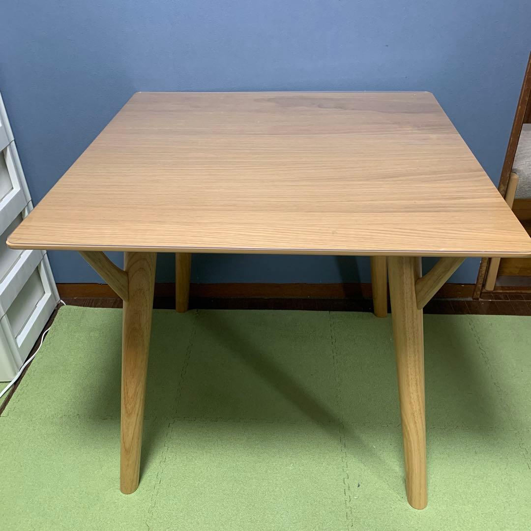 2023年製ニトリフィルン幅80㎝ダイニングテーブル　シミあり