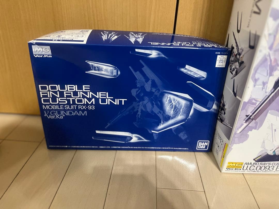 MG 1/100 νガンダム ＋ ダブルフィンファンネル 拡張セット2個　未組立