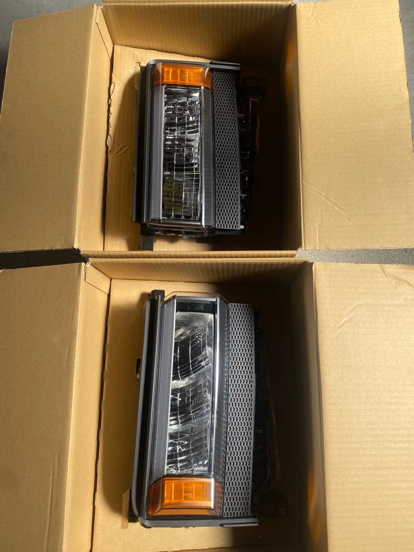 ランドクルーザー250 VX純正角目