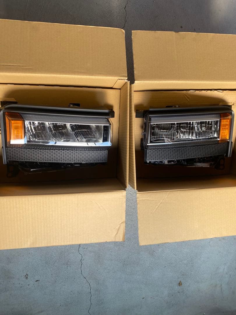 ランドクルーザー250 VX純正角目