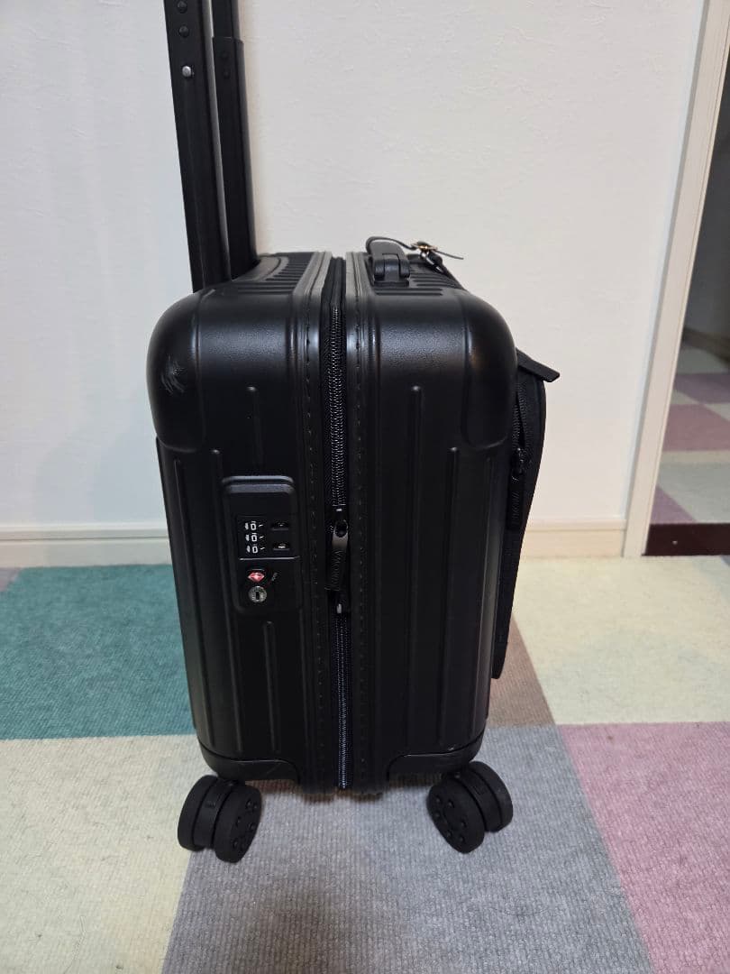 RIMOWA Essential Sleeve Compact ブラック