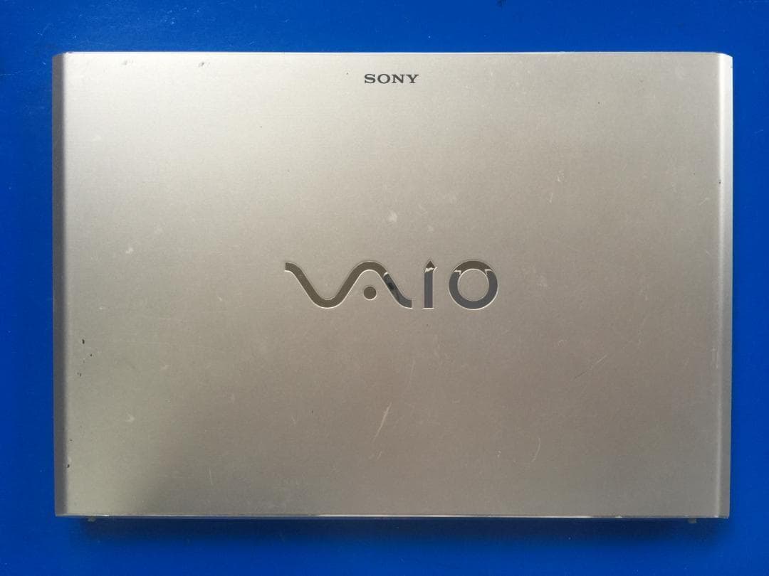 SONY SVP112 11.6型フルHD 重量:870g/薄さ:13.2mm