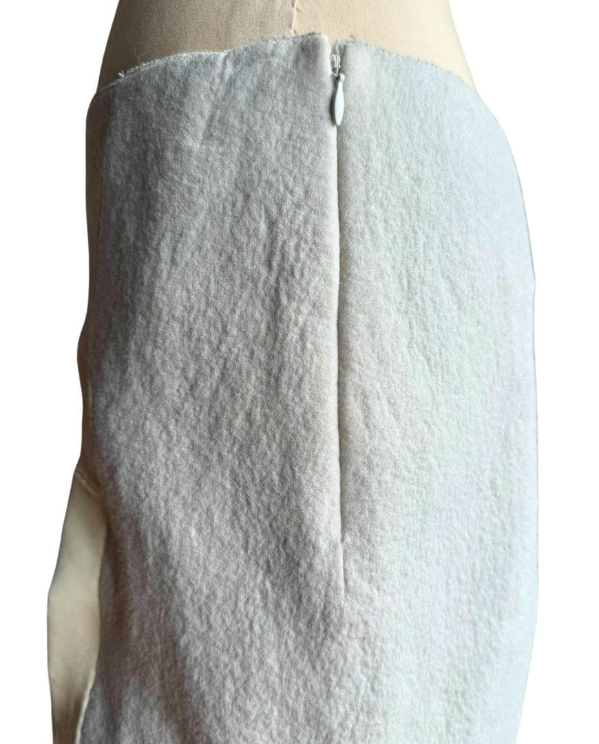 PRADA プラダ Y2K ラバー スリット入り ひざ丈 スカート オフホワイト