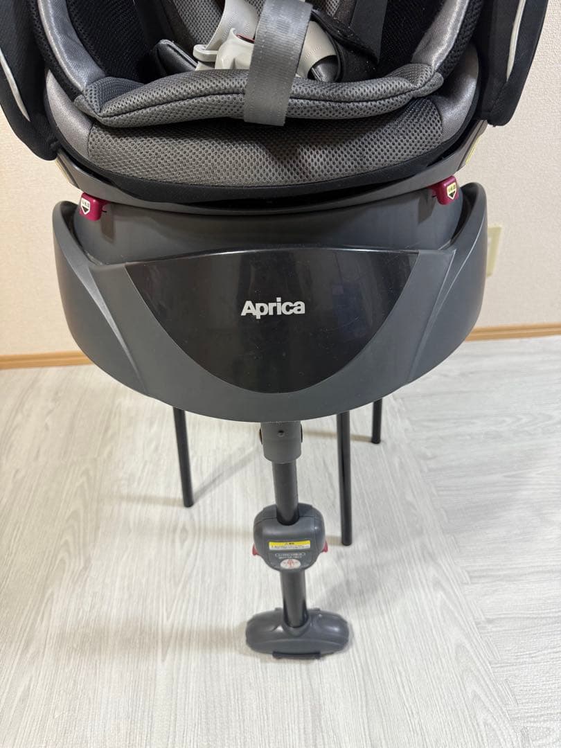 美品 Aprica フラディアラクート チャイルドシート　シェード付