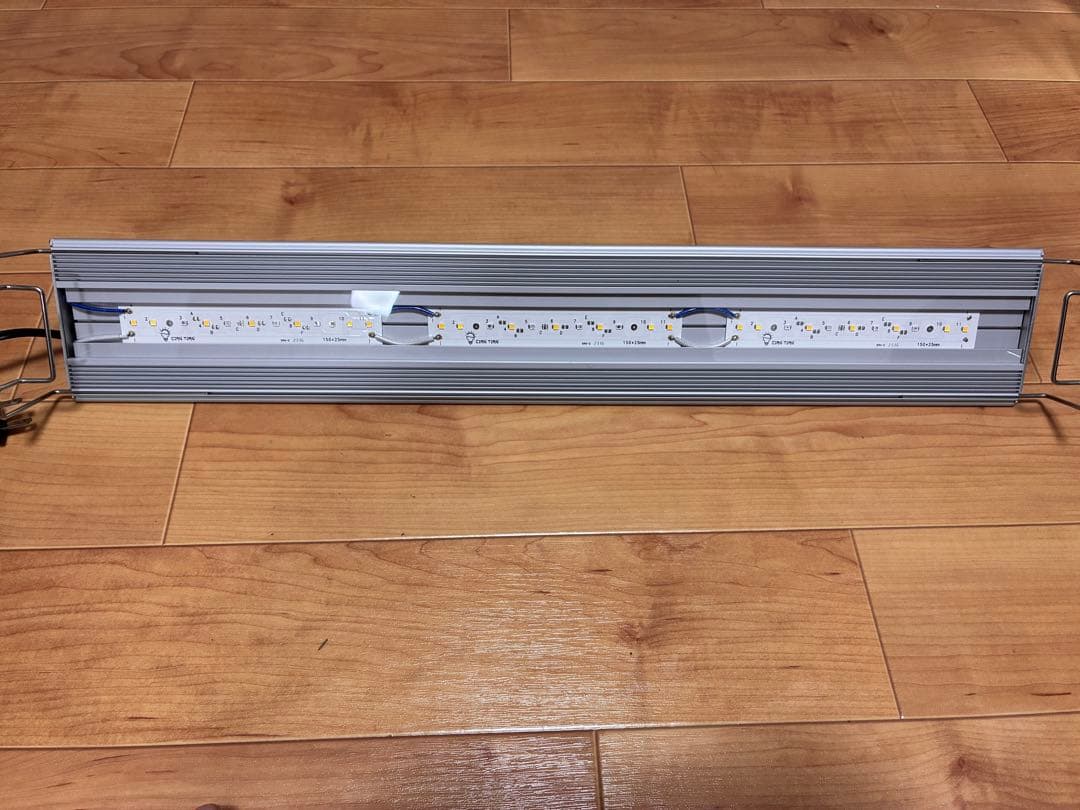 だぃすけ　水槽セット ライト ヒーター ポンプ マット ガラス蓋　流木付き