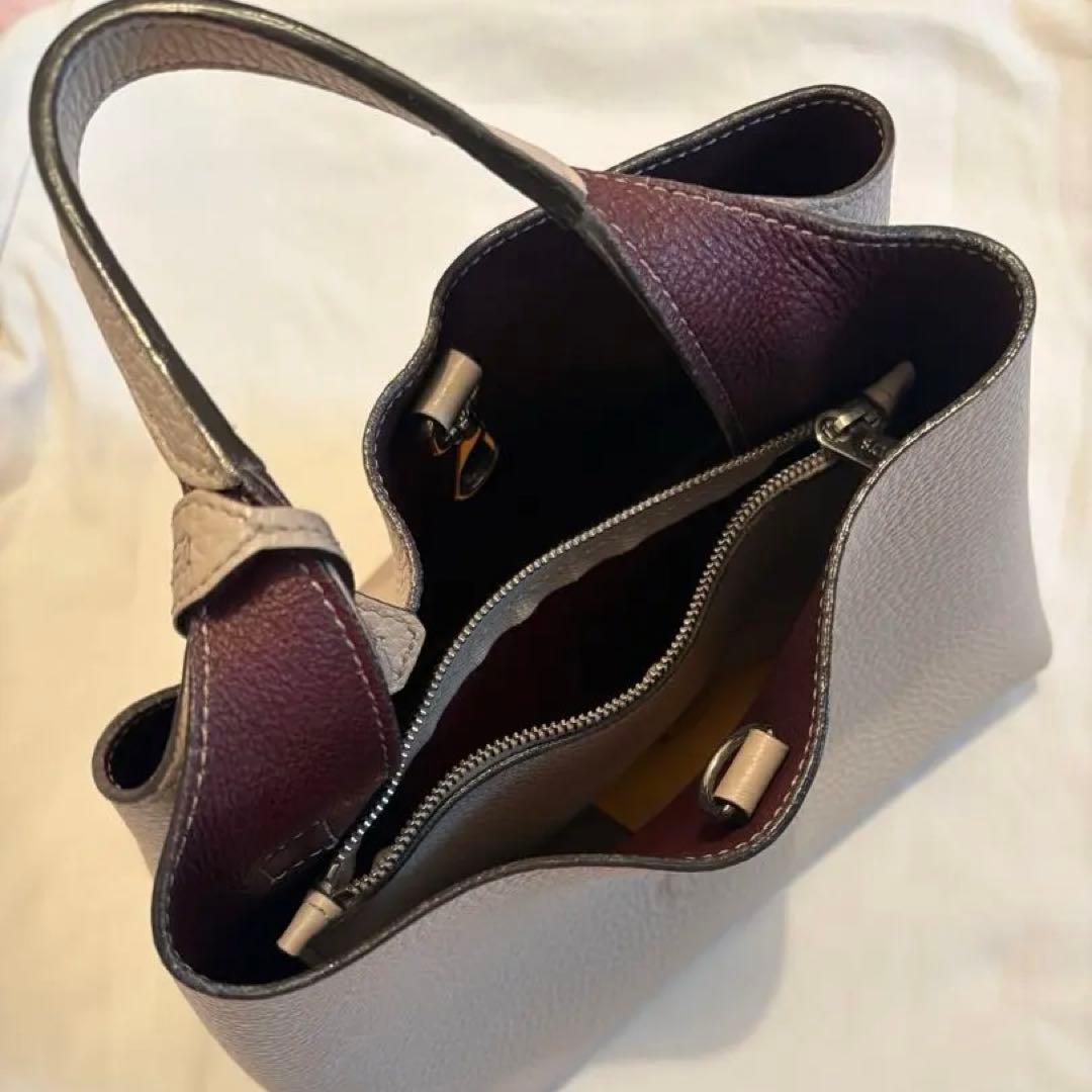 トッズ　レザー ハンドバッグ ベージュ