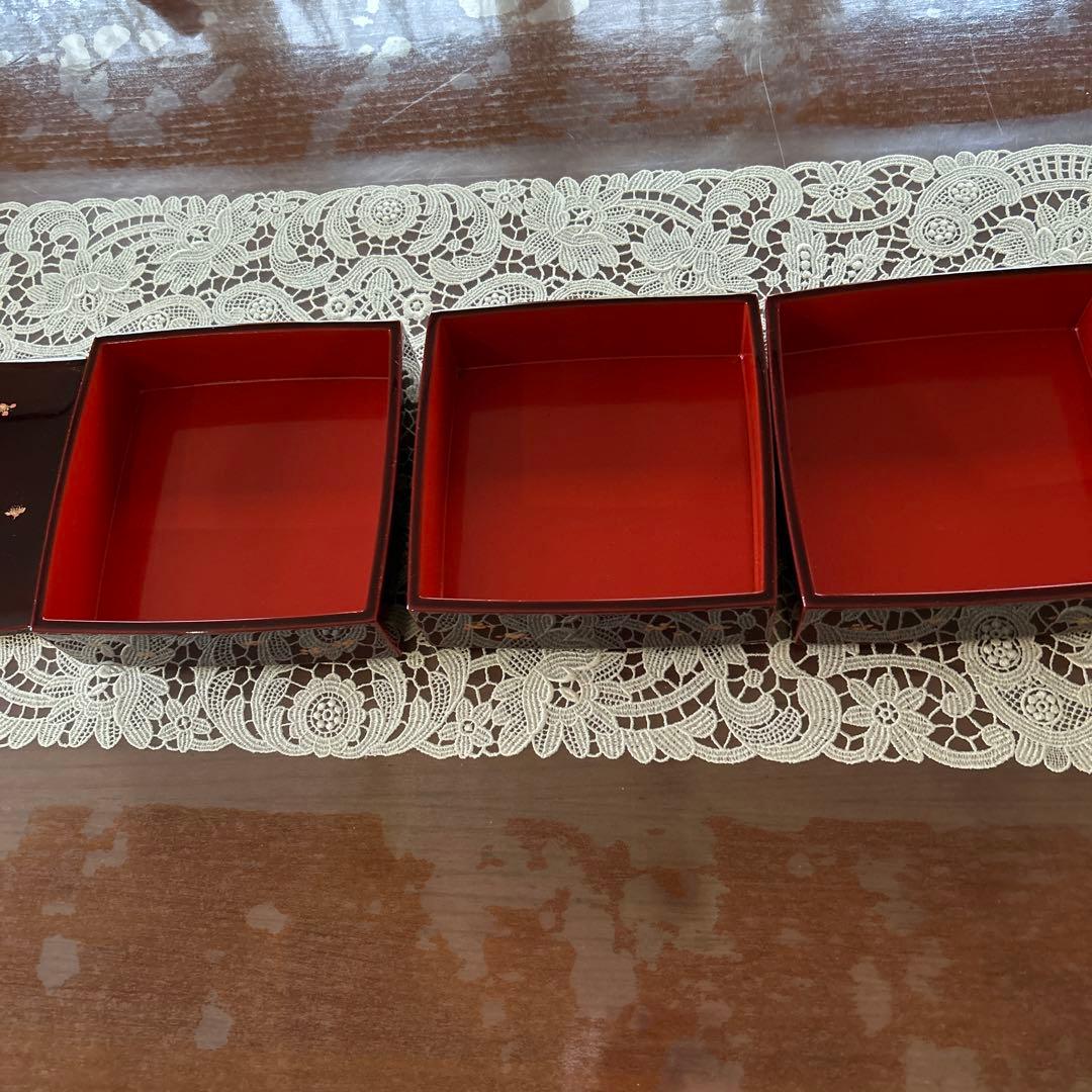 輪島塗り赤色花柄金箔装飾3段重箱