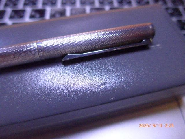 ダンヒルの高級万年筆ジェムラインの14Kペン先 F 銀張りのバーレイ。美品。箱付