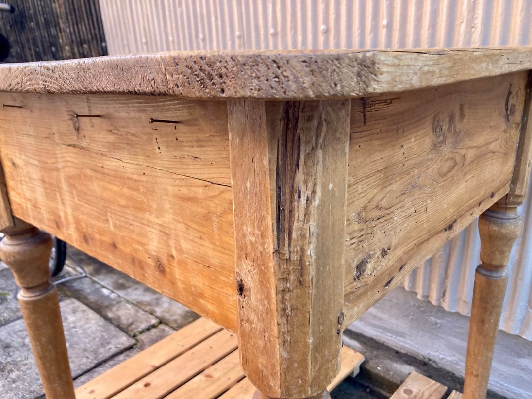 アンティークキャスター付きテーブル