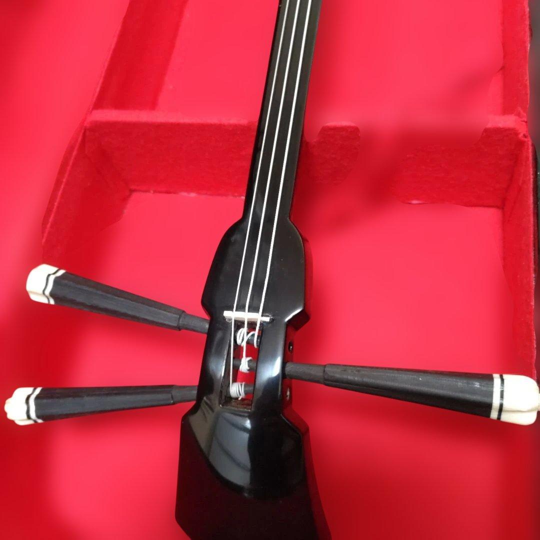 沖縄の三線 守礼印 蛇皮 ハードケース付 裏面に破れあり