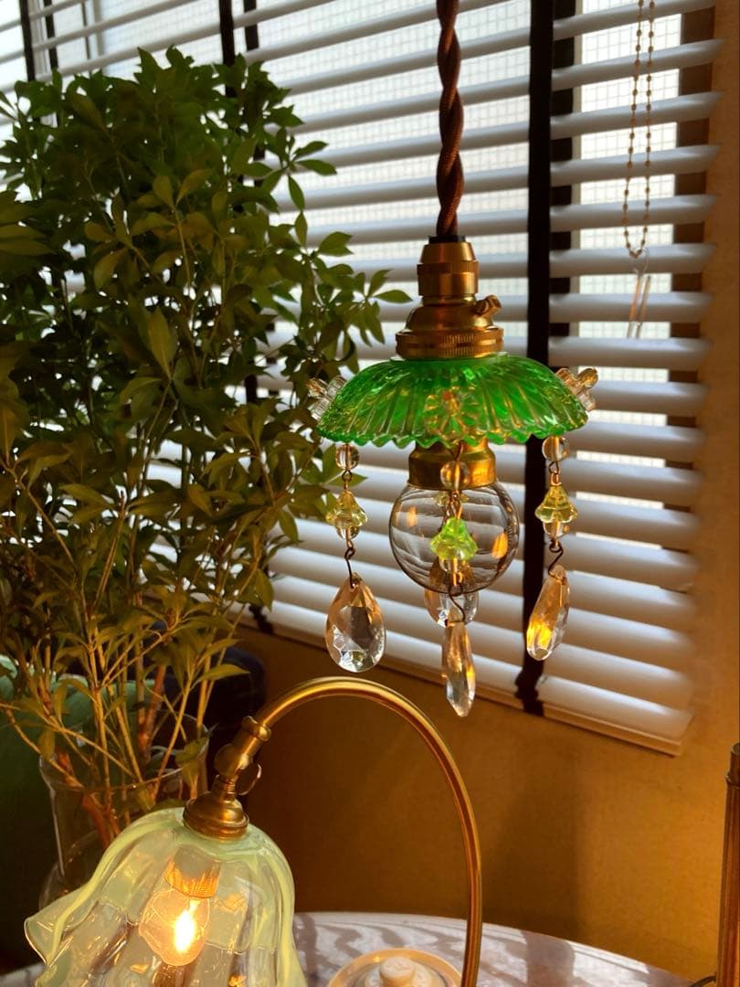 ミニシャンデリア　１９世紀　ウランガラス　フランス　超ミニシェード