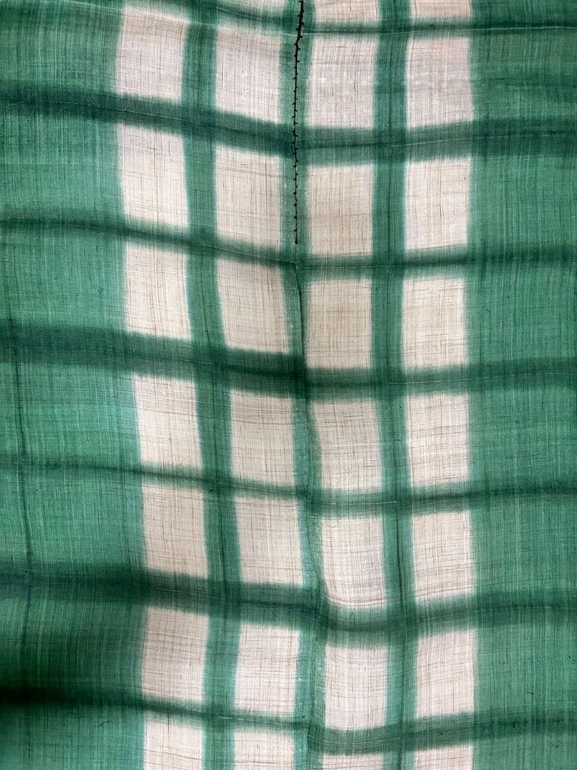 緑とベージュの格子柄の暖簾