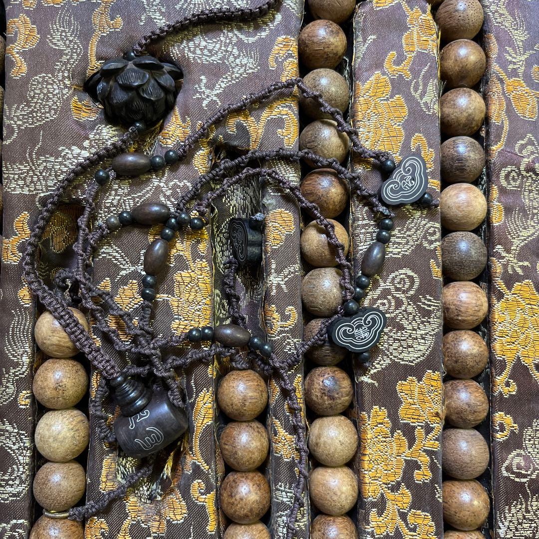 中国の清代朝珠 伝統的な木製数珠 龍のデザイン付き