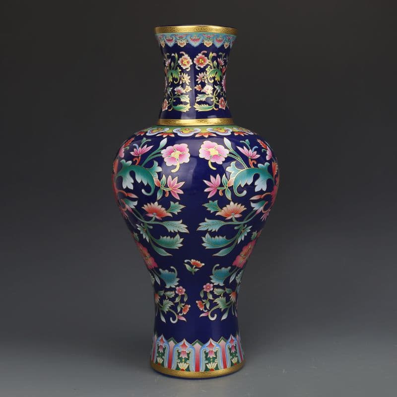 大清乾隆藍地琺瑯彩纏枝紋花瓶 景徳鎮 陶磁器 装飾品 現代工芸品 美術品 置物