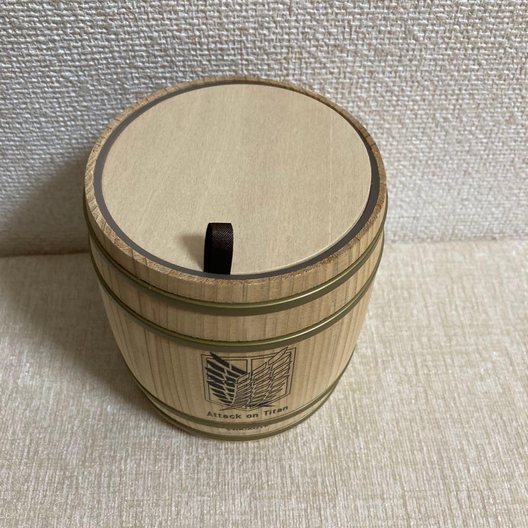 進撃の巨人　進撃ロゴ 白木ミニ樽　小物入れ　樽