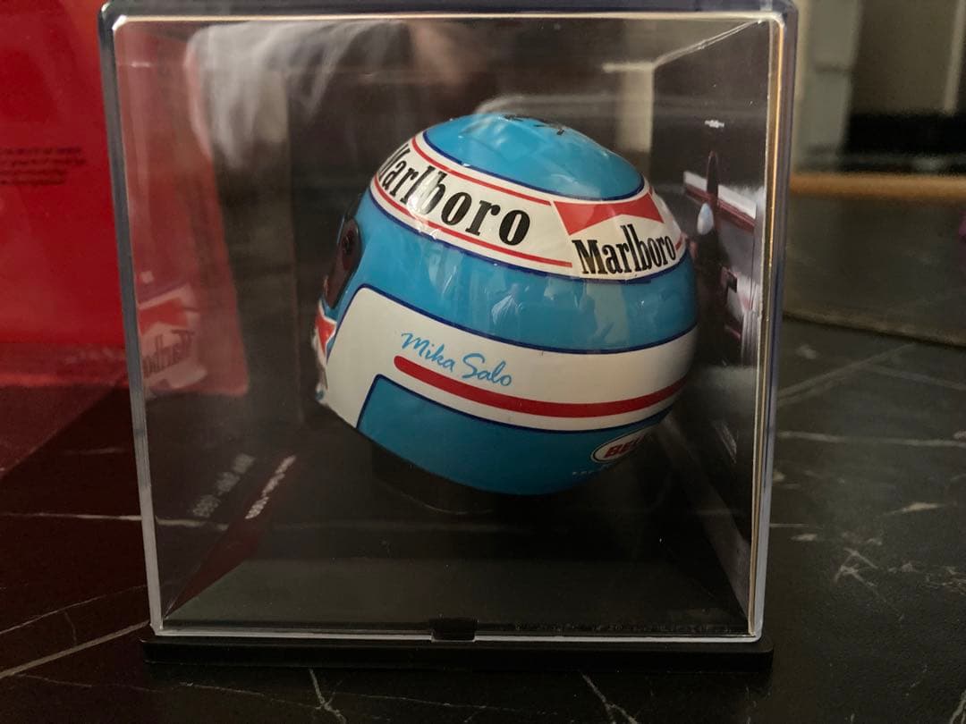 希少　マルボロ仕様　ビッグスケールF1コレクション　サロ　1/5 ヘルメット