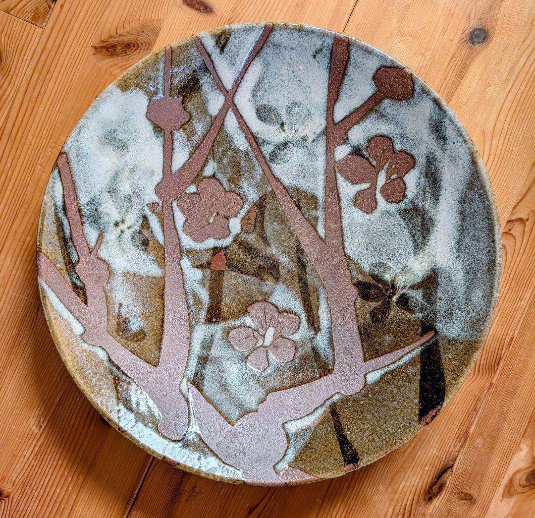花と枝模様の陶器皿