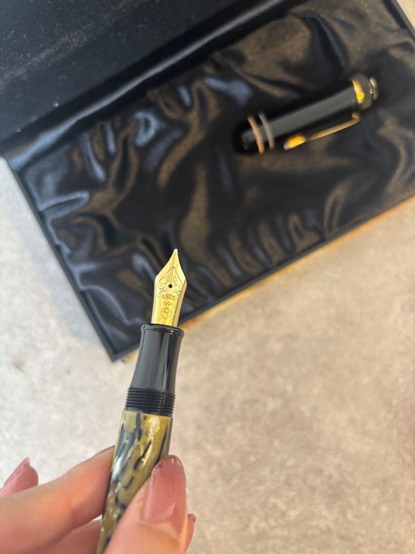 モンブラン　万年筆　オスカーワイルド　Mont Blanc 限定品　18K