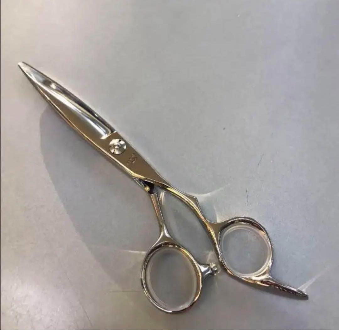 6インチシザー 新品未使用　安定感あるとても扱いやすい最高のグリップ！