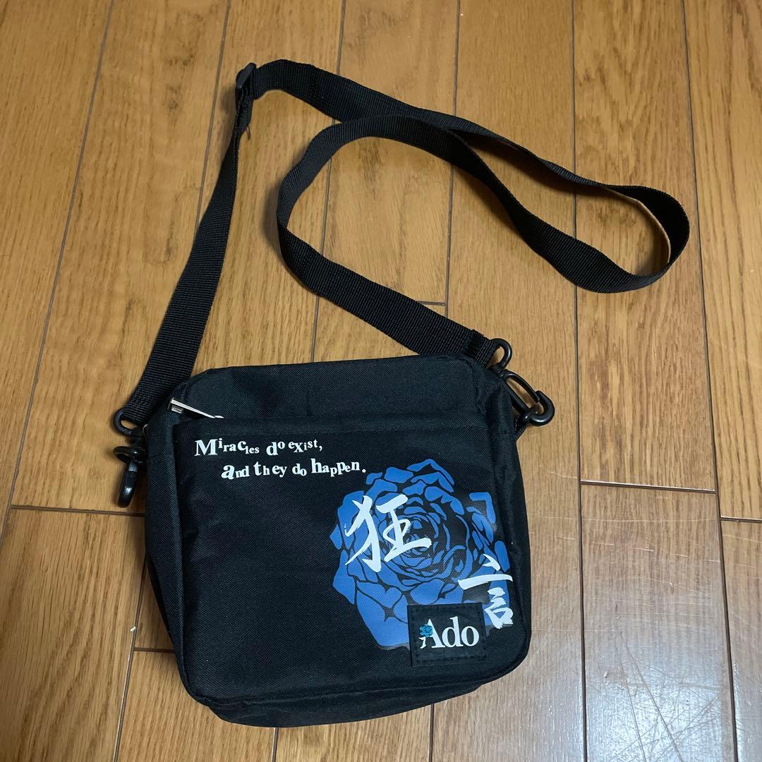 Ado 狂言 ショルダーバッグ　缶バッジ2個付き