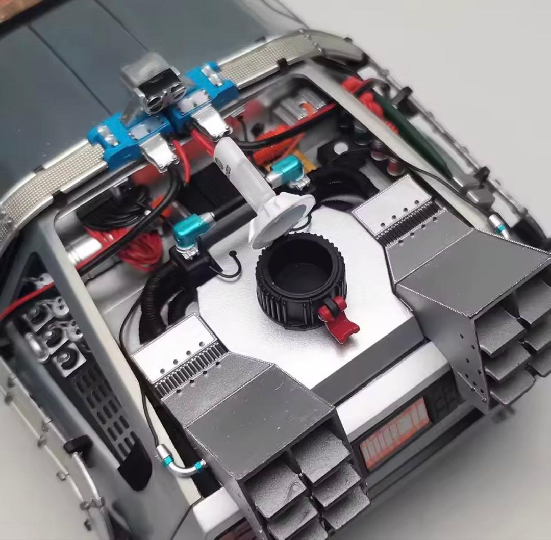 デロリアン 1/18スケール モデル Hot Wheels