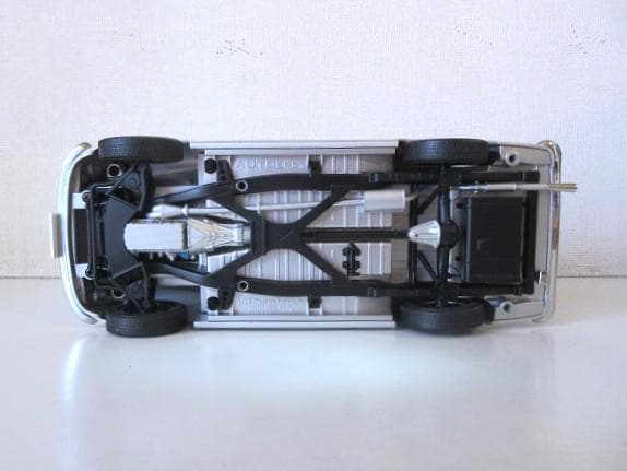 特価 AUTOart 1/18 ダットサン フェアレディ 2000 SR311