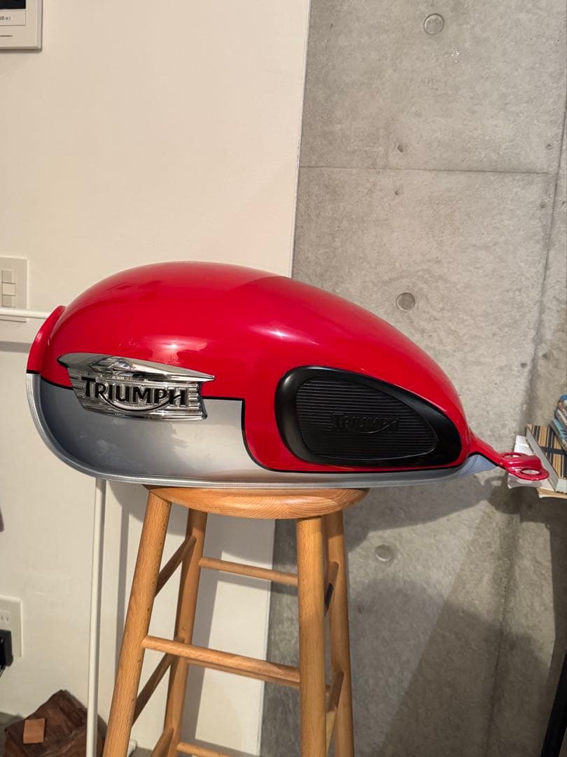 トライアンフ　タンク　triumph ボンネビル　スクランブラー