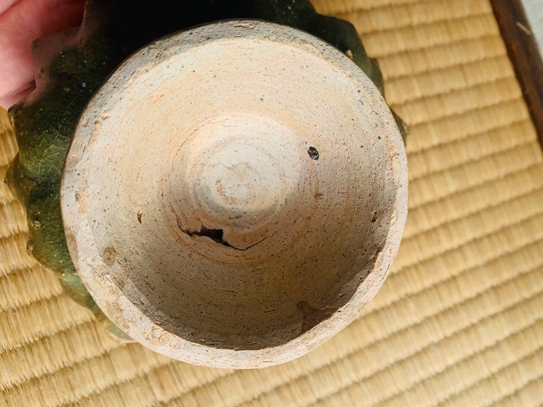 中国六朝時代蓮花模様青磁油灯