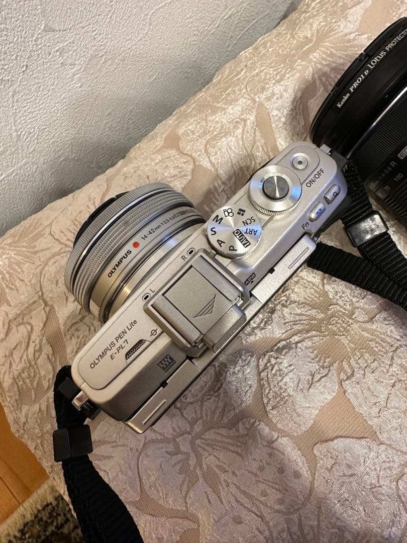 【美品】OLYMPUSミラーレス一眼 PEN E-PL7 ダブルズームキット
