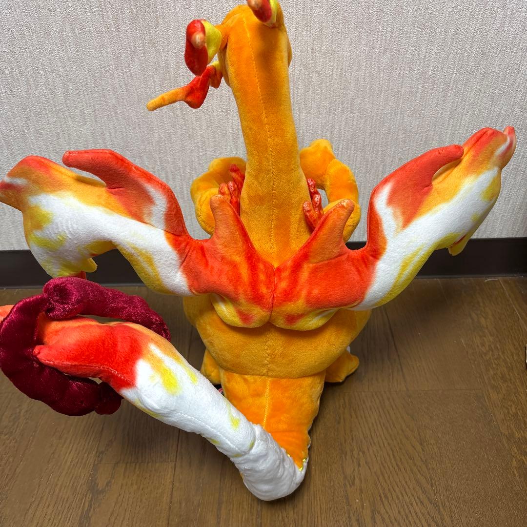 リザードン　キョダイマックスのすがた　ぬいぐるみ