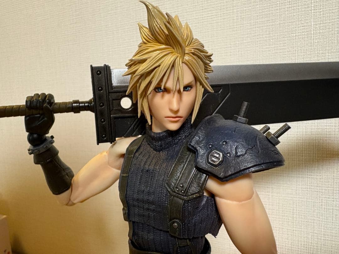 プレイアーツ改 vol.1 クラウド•ストライフ フィギュア