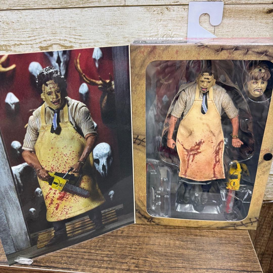 NECA The Texas Chainsaw Massacre フィギュア