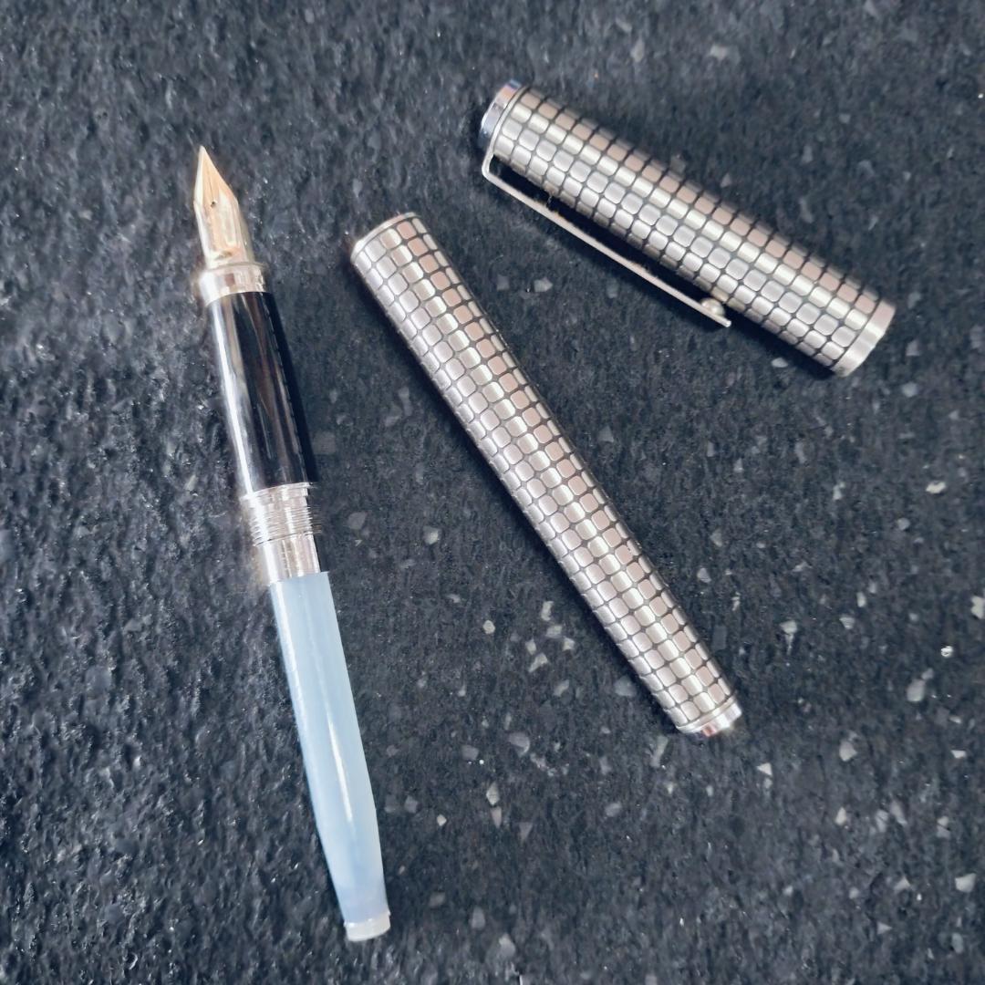 【美品】PLATINUM プラチナ万年筆 14KWG（細字）イニシャル刻印あり