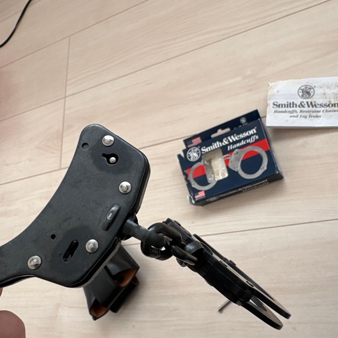 S&W スミス&ウェッソン ハンドカフ 手錠 M100-1 鍵付き 黒
