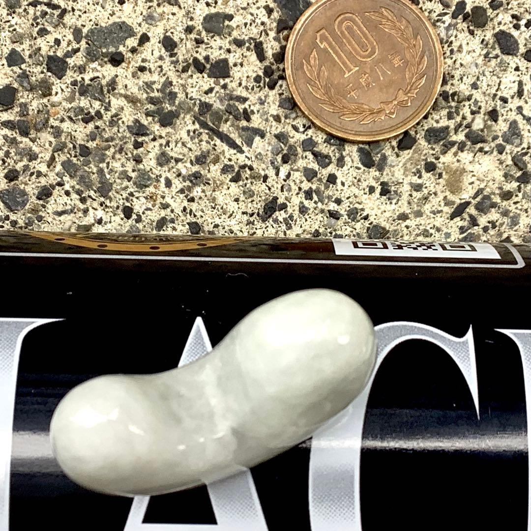 ✳️糸魚川翡翠勾玉の最高峰　アイスジェード‼️ 本物の肌目を　縁起物　鑑定鑑別…