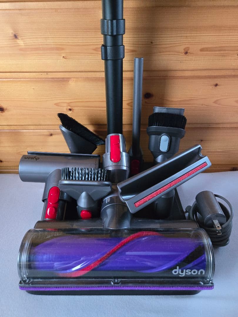 ★Dyson スティッククリーナー 本体+多機能アタッチメント+スタンド